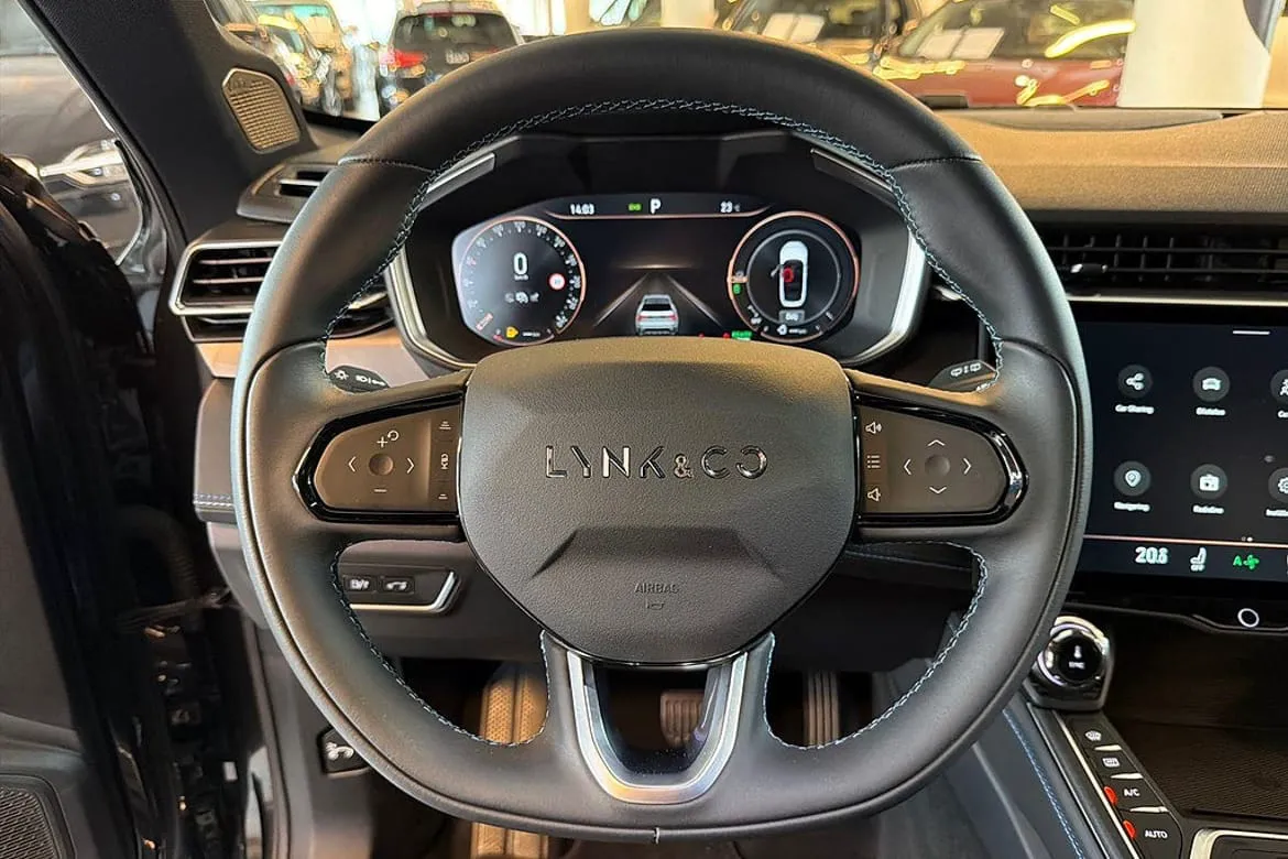 Vehicle image 14