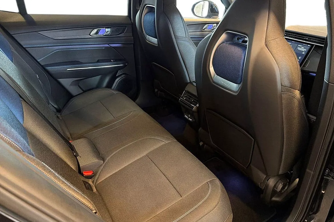 Vehicle image 20
