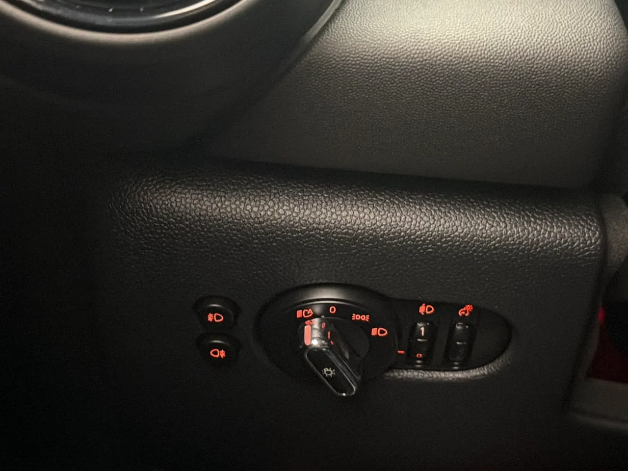 Vehicle image 27