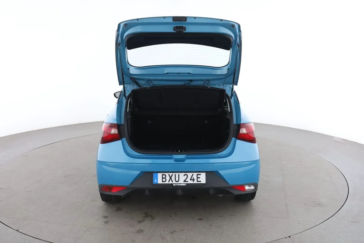 Vehicle image 16