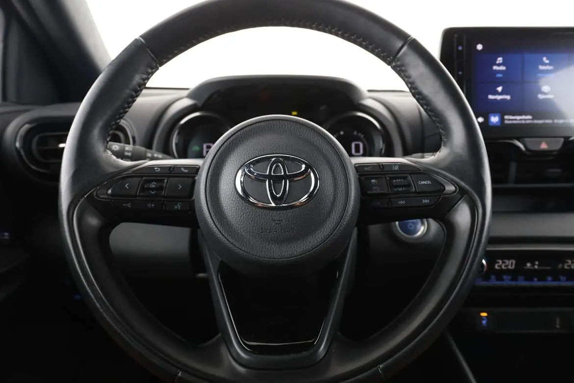 Vehicle image 18