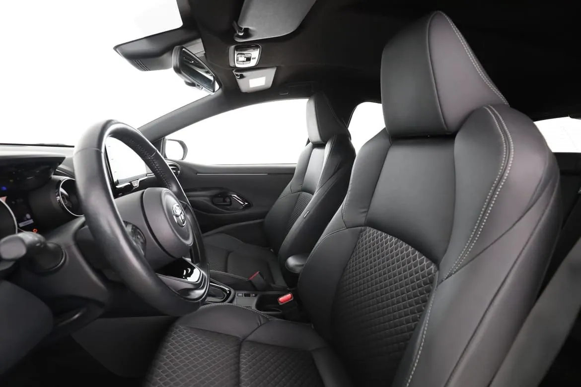 Vehicle image 10