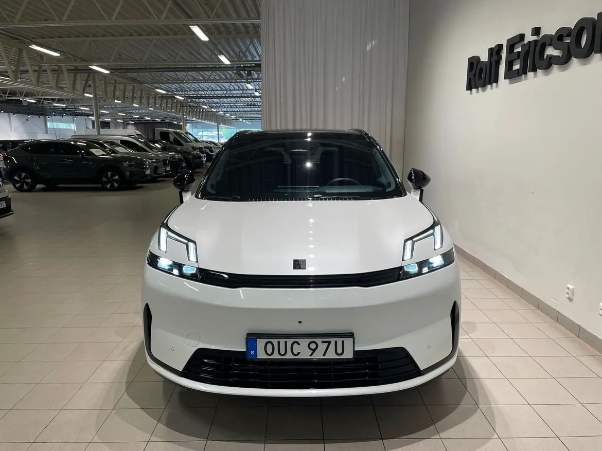 Vehicle image 5