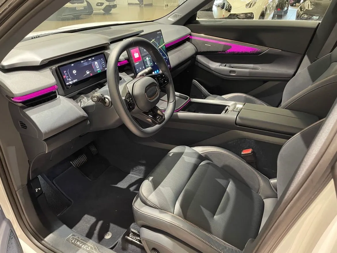 Vehicle image 8