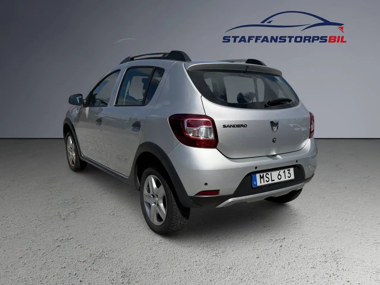 Vehicle image 6