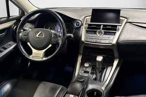 Lexus NX bild 14