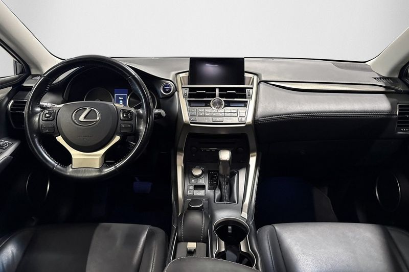Lexus NX bild 7