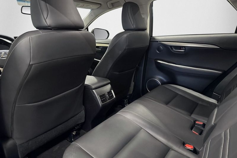 Lexus NX bild 12