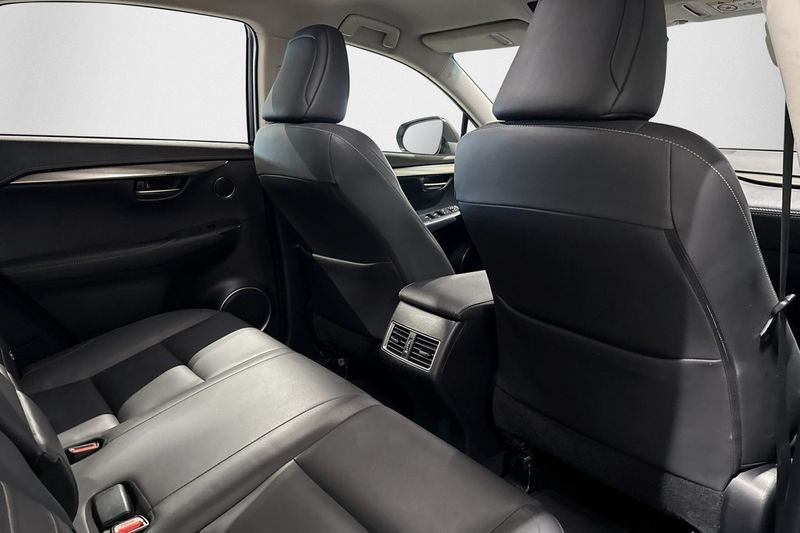 Lexus NX bild 13