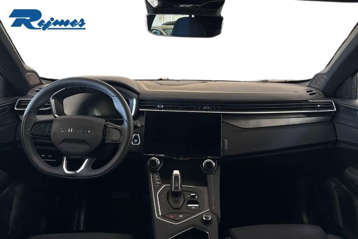 Vehicle image 16