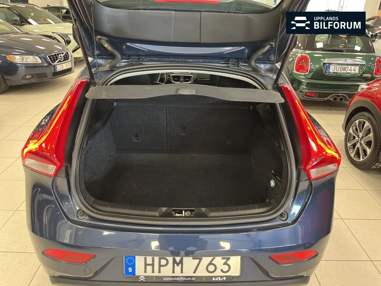 Vehicle image 13