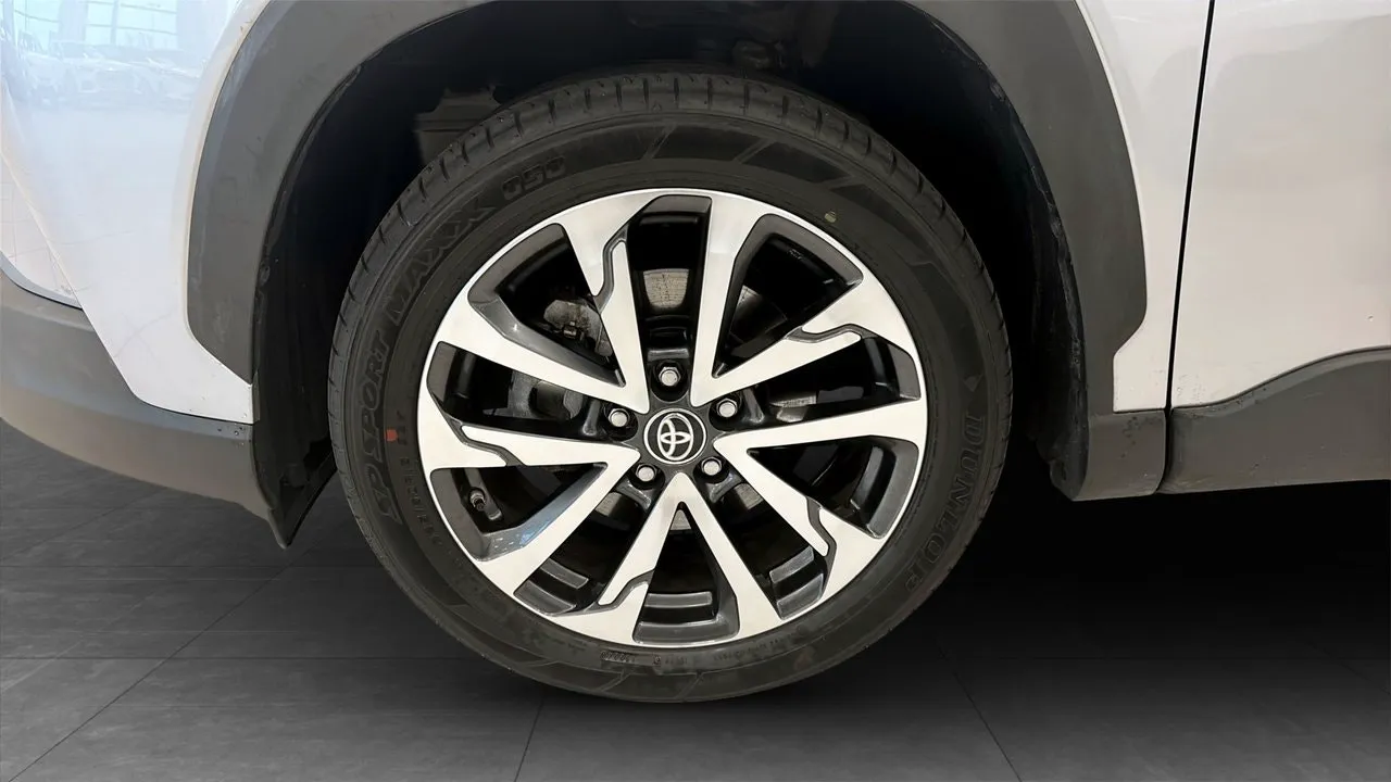 Vehicle image 8