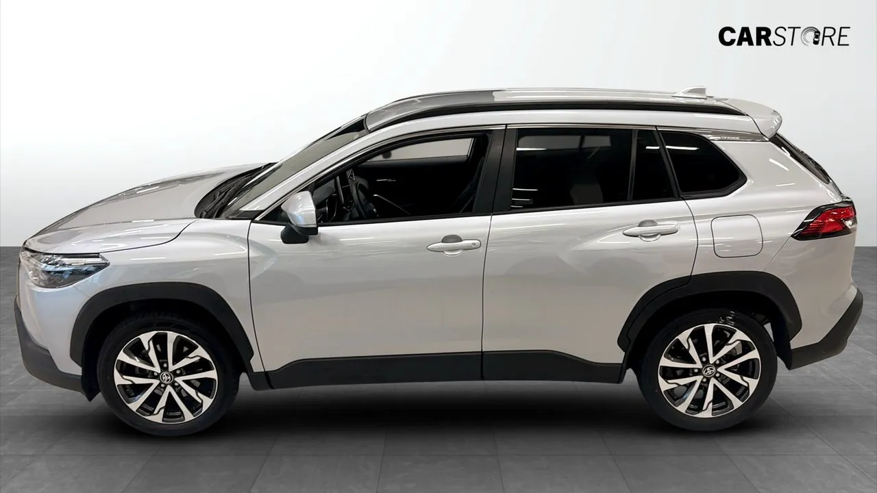 Vehicle image 5