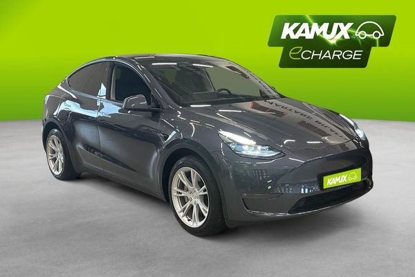 Tesla Model Y Long Range AWD Pano Läder Moms 514hk - 2021