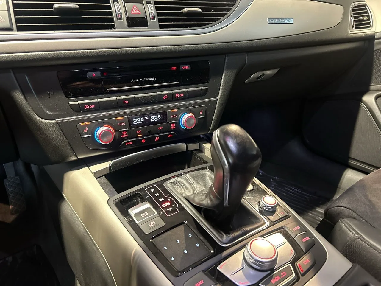 Vehicle image 14