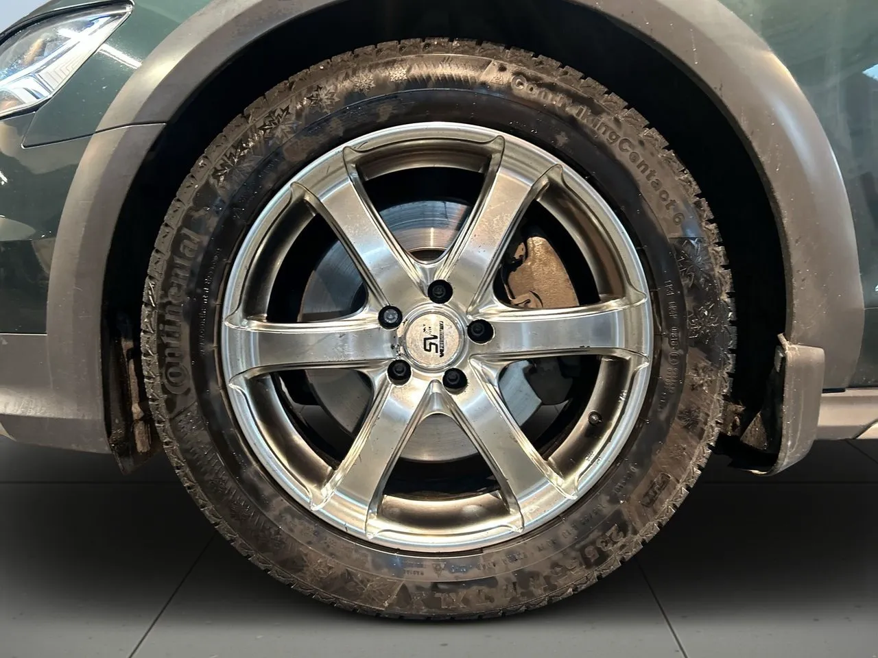 Vehicle image 13
