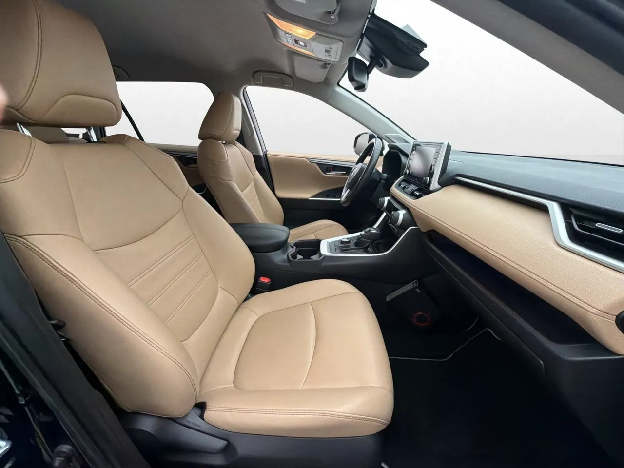 Vehicle image 16