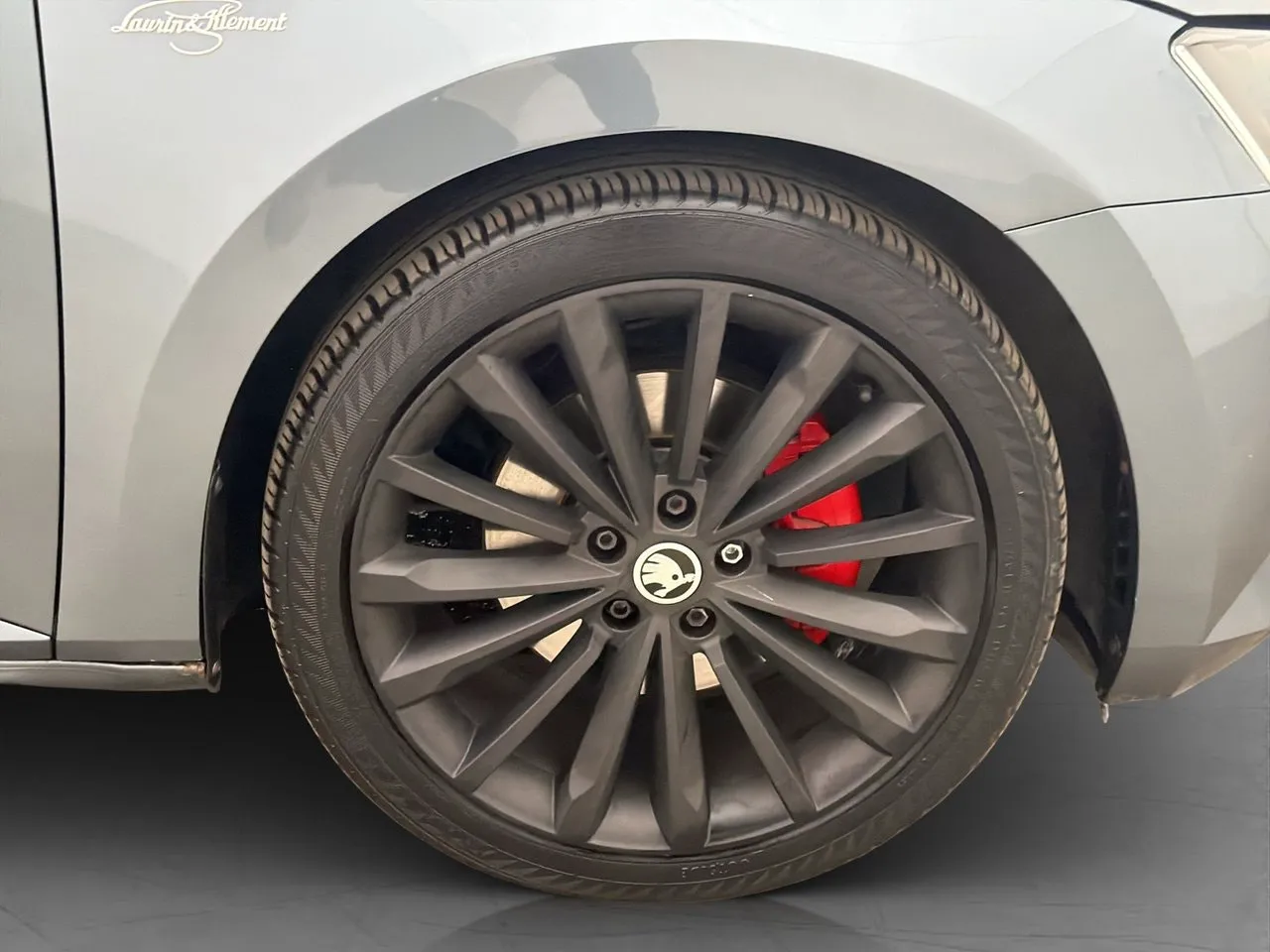 Vehicle image 32