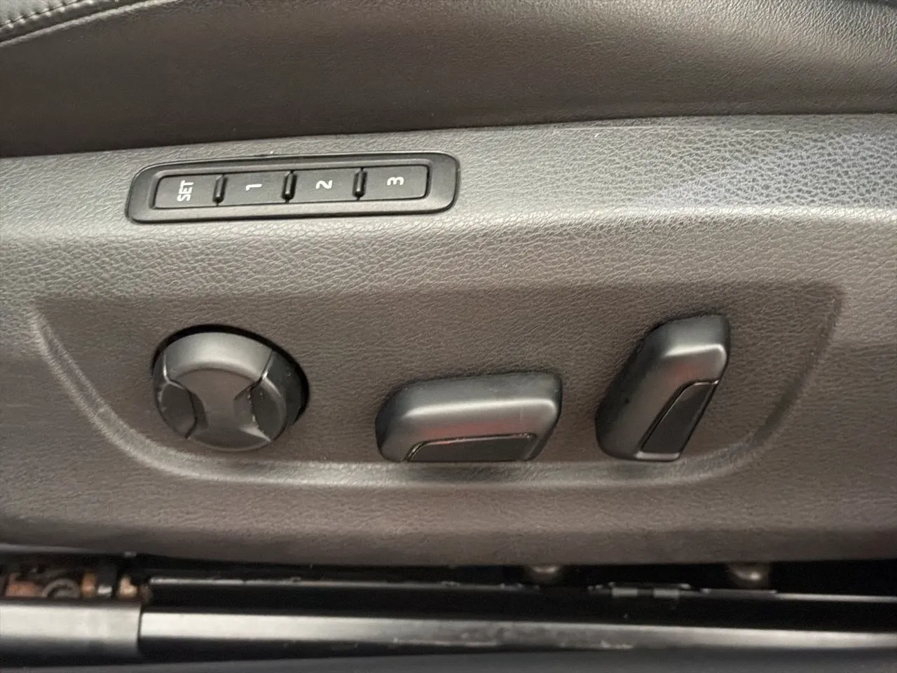 Vehicle image 27