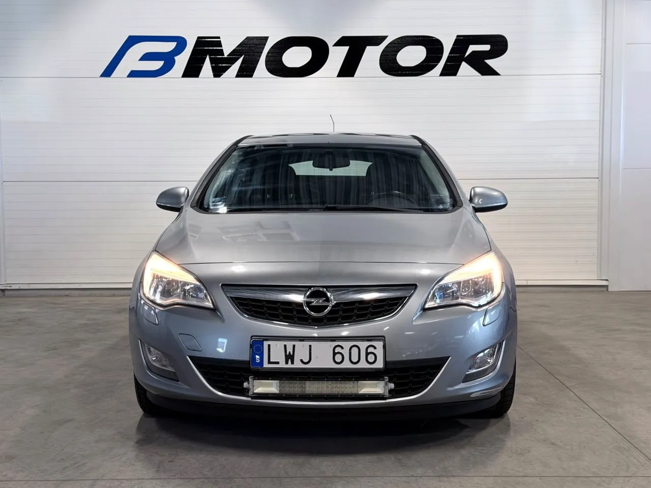 Vehicle image 1
