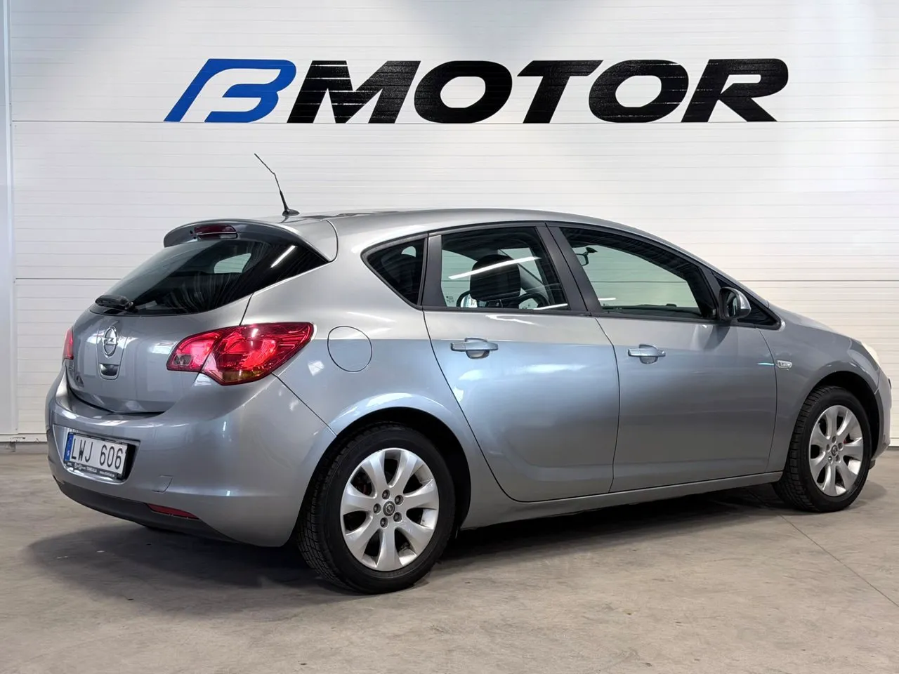 Vehicle image 7