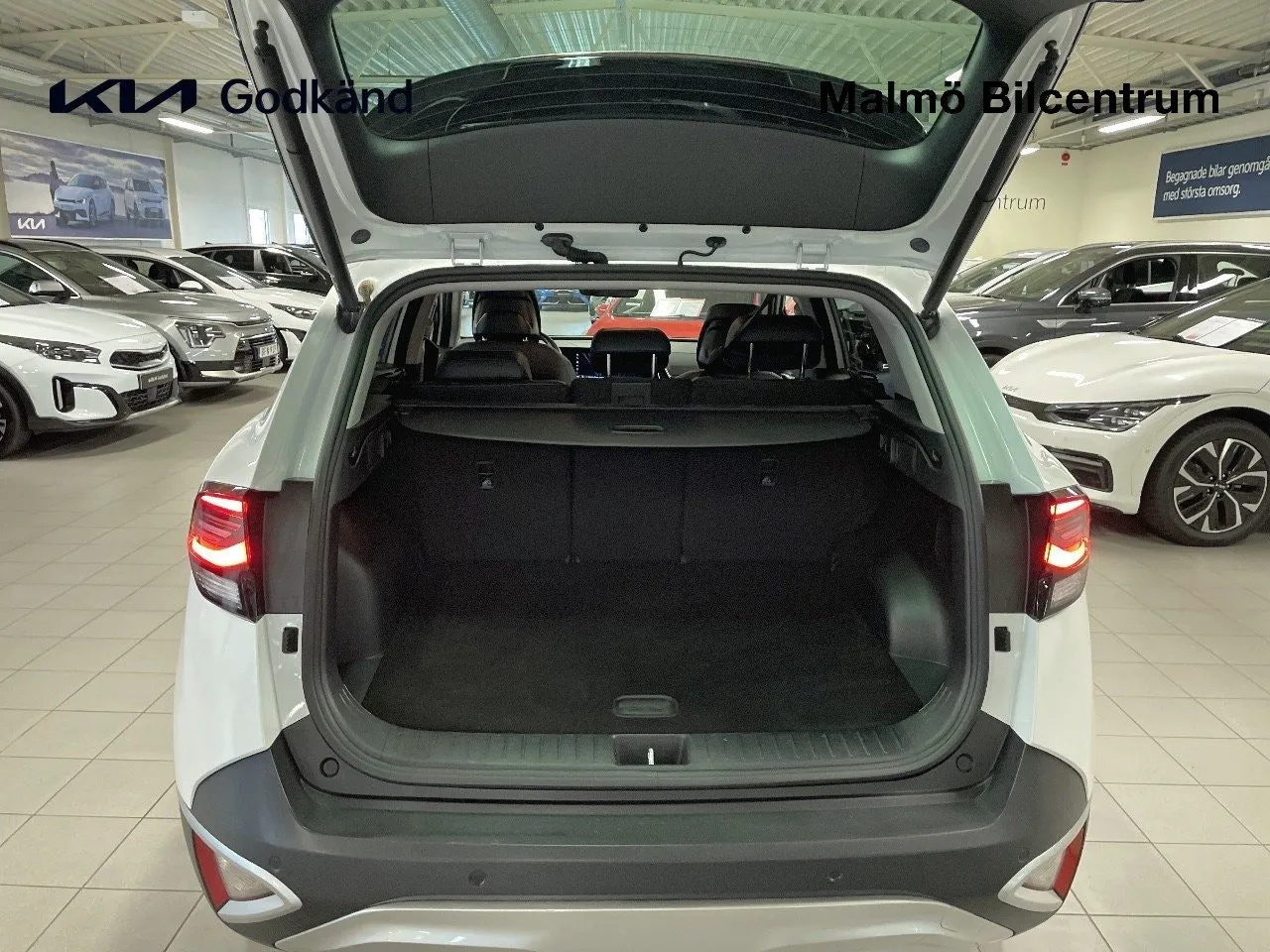 Vehicle image 18