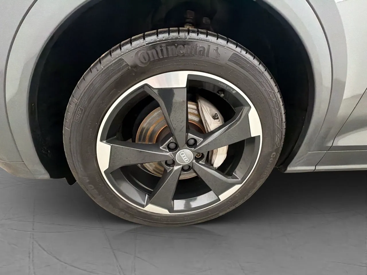 Vehicle image 32
