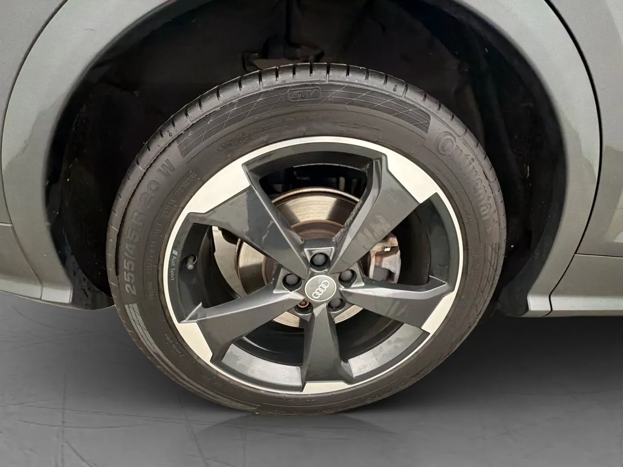 Vehicle image 30