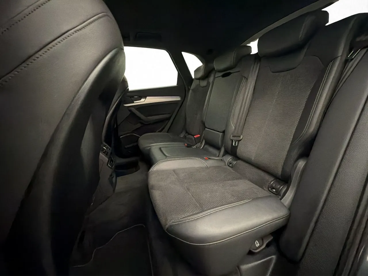 Vehicle image 26