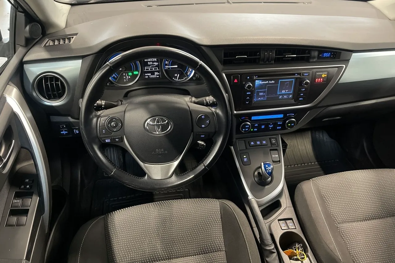 Vehicle image 12