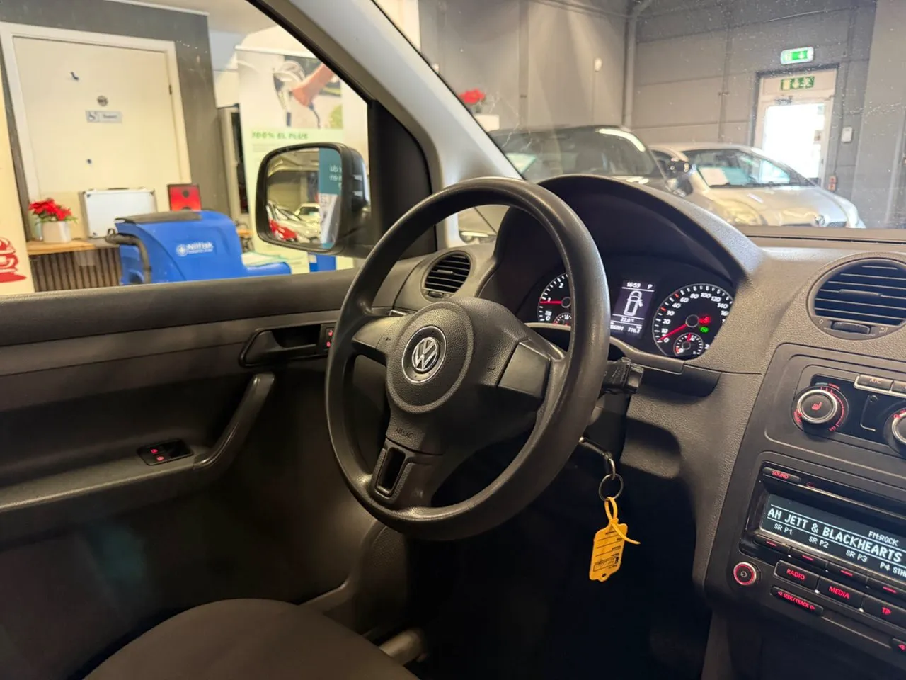 Vehicle image 15