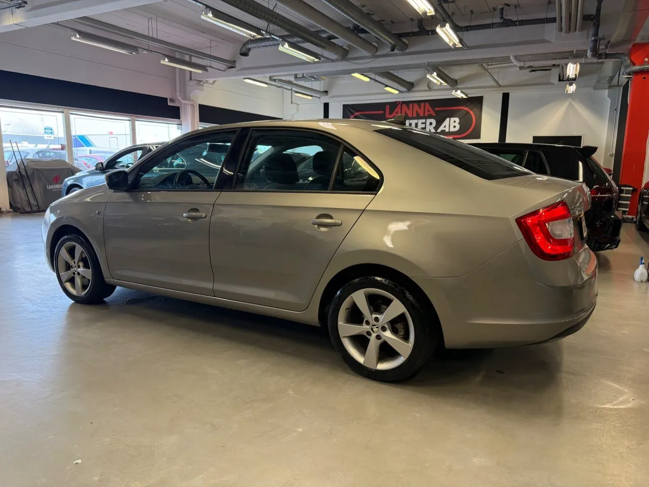 Vehicle image 7
