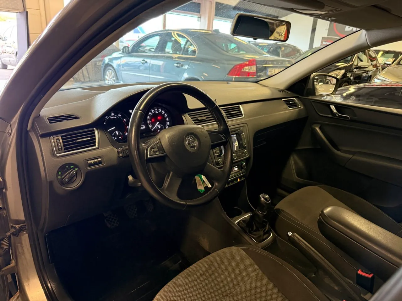 Vehicle image 9