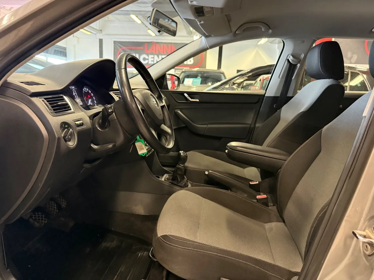 Vehicle image 10