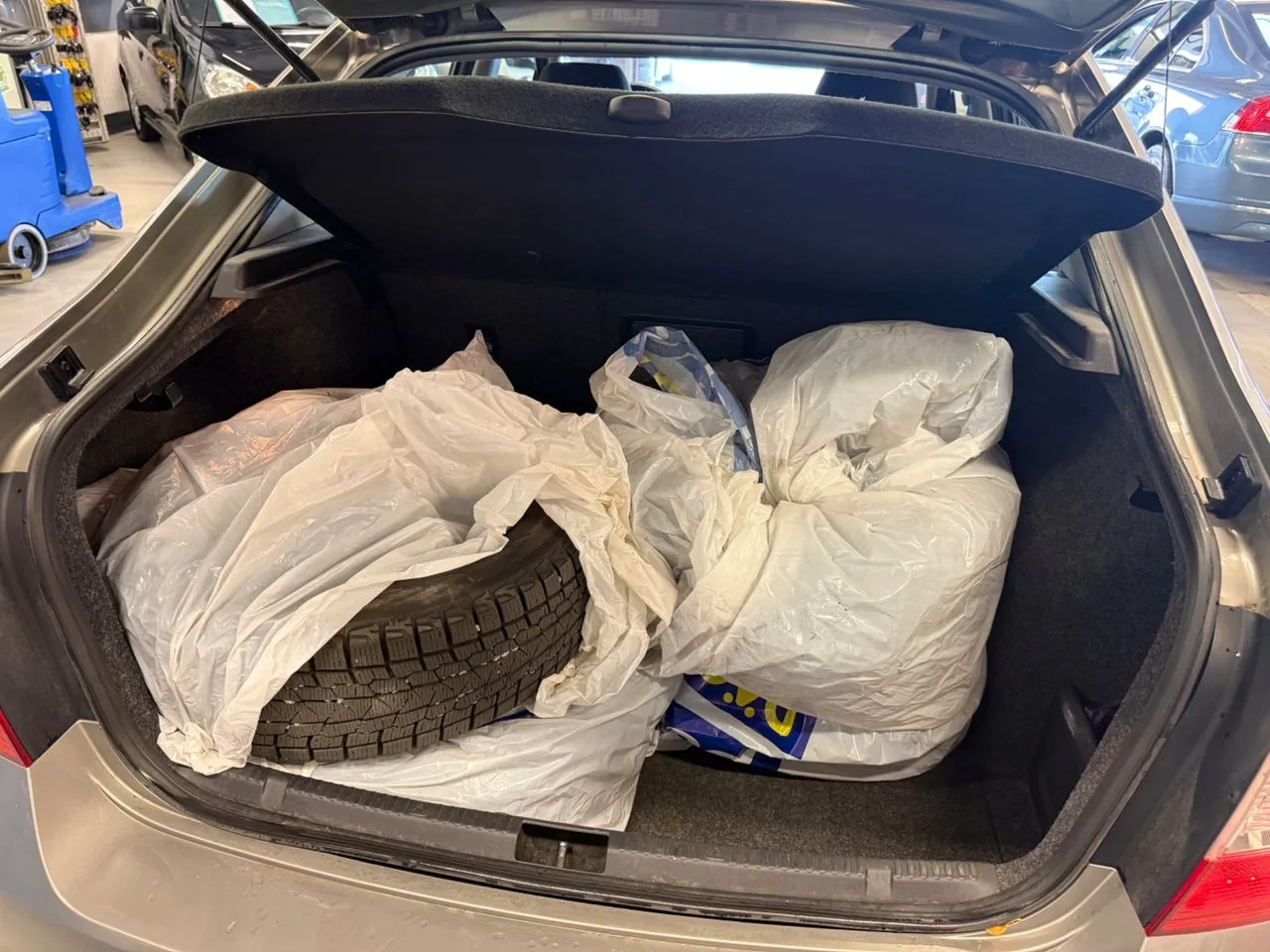 Vehicle image 17