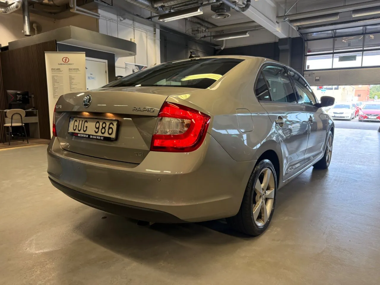 Vehicle image 4