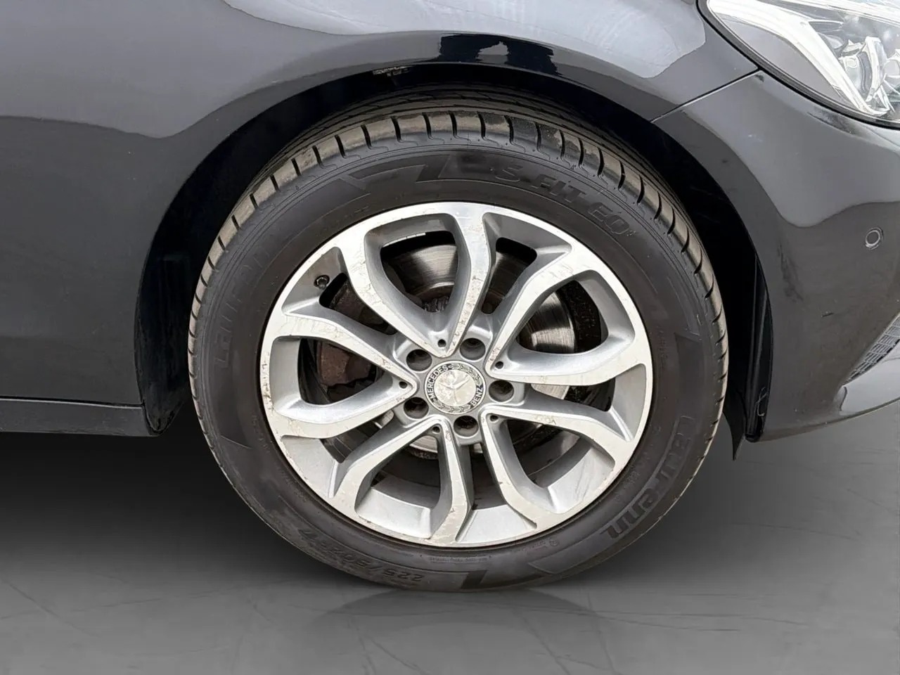 Vehicle image 32