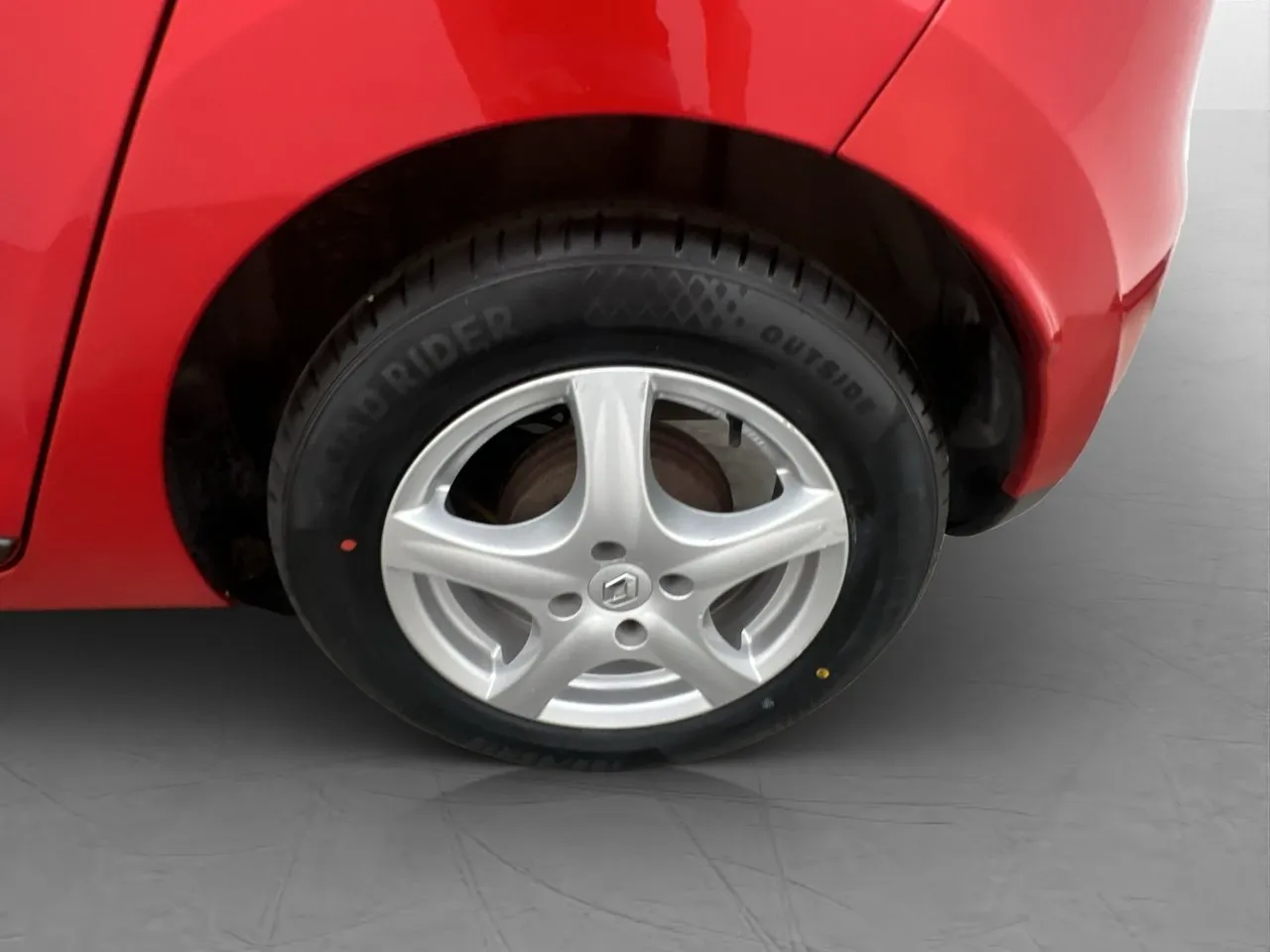 Vehicle image 30