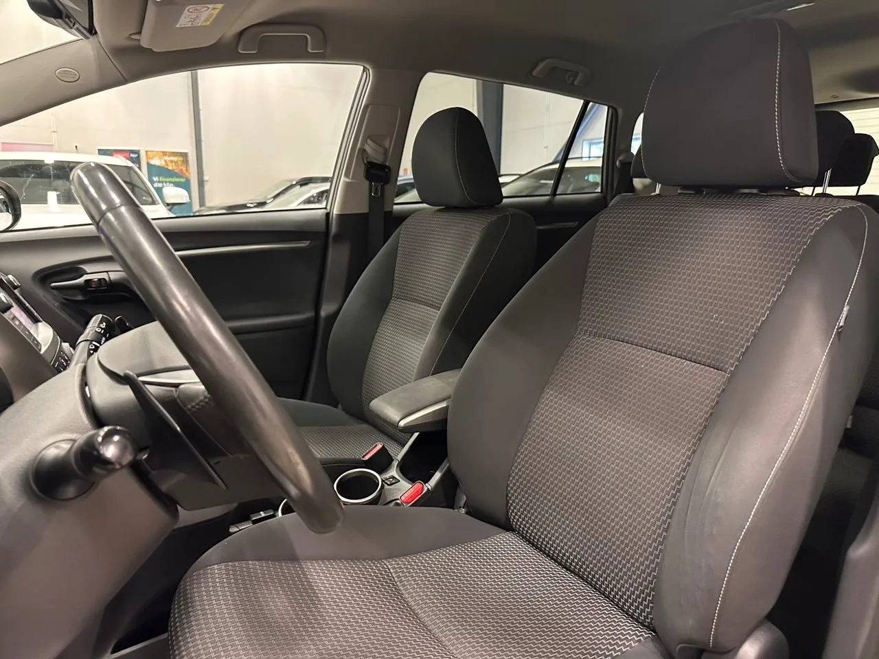 Vehicle image 25
