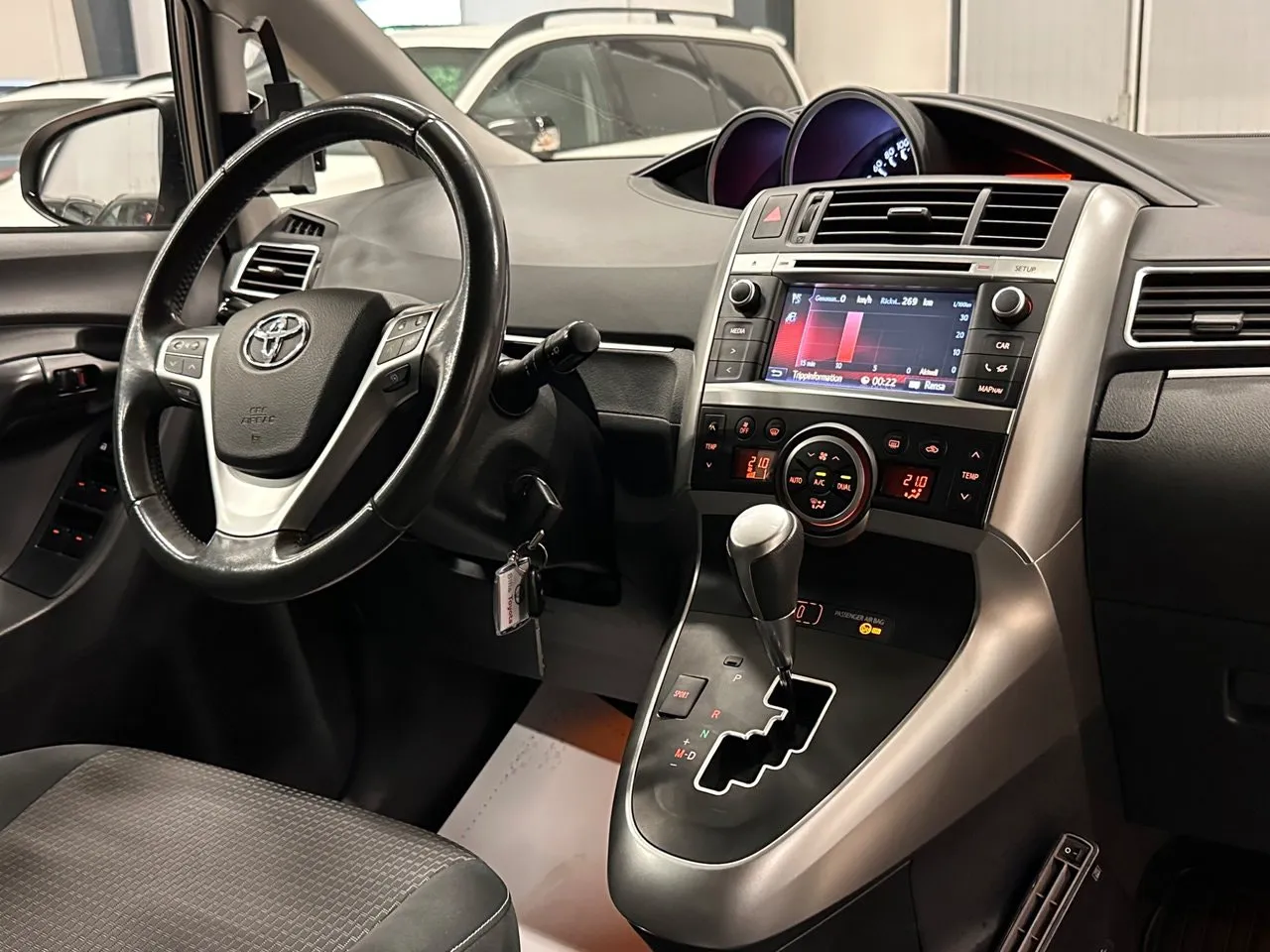 Vehicle image 14