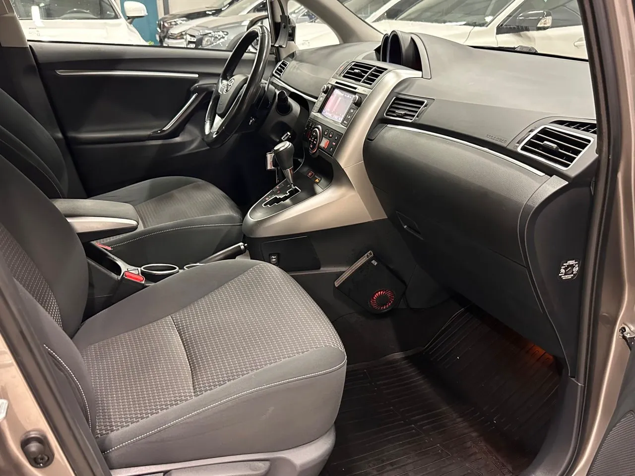 Vehicle image 16