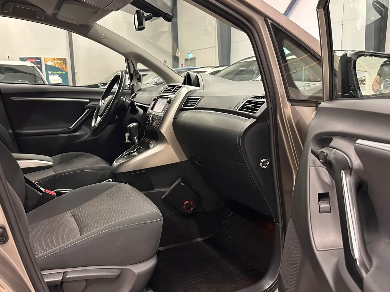 Vehicle image 17