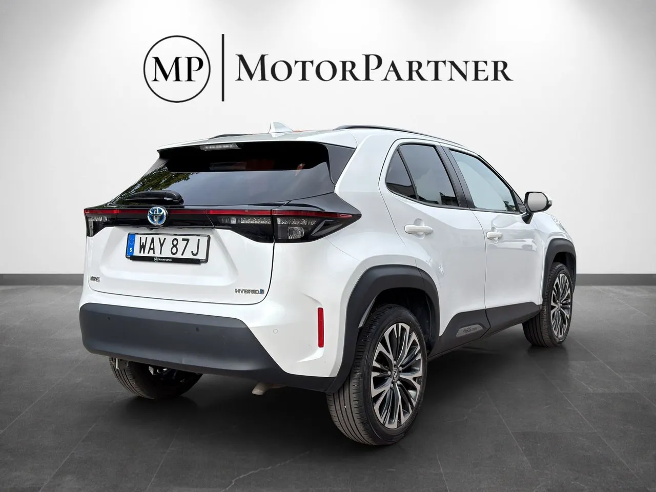 Vehicle image 6