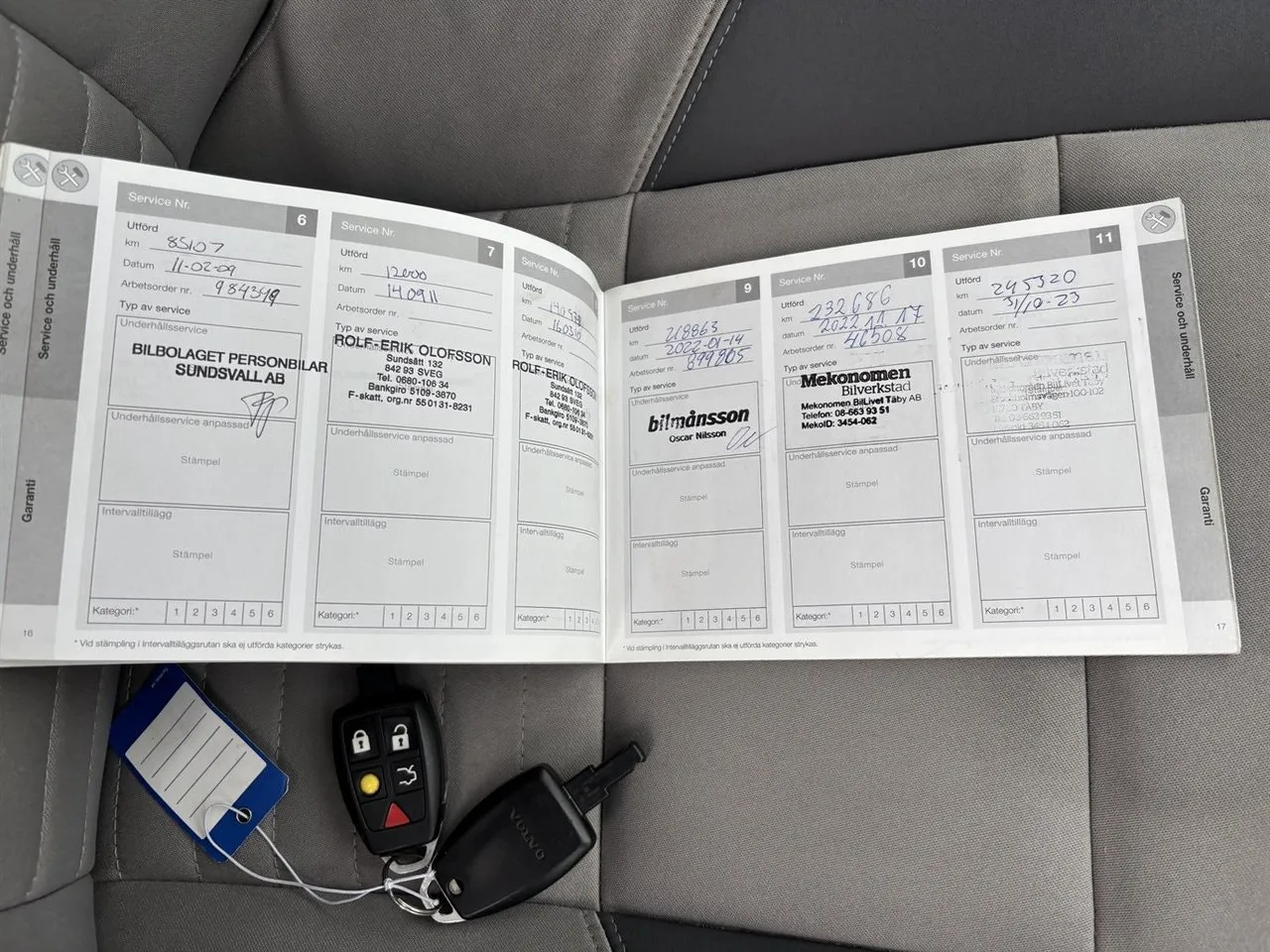 Vehicle image 15