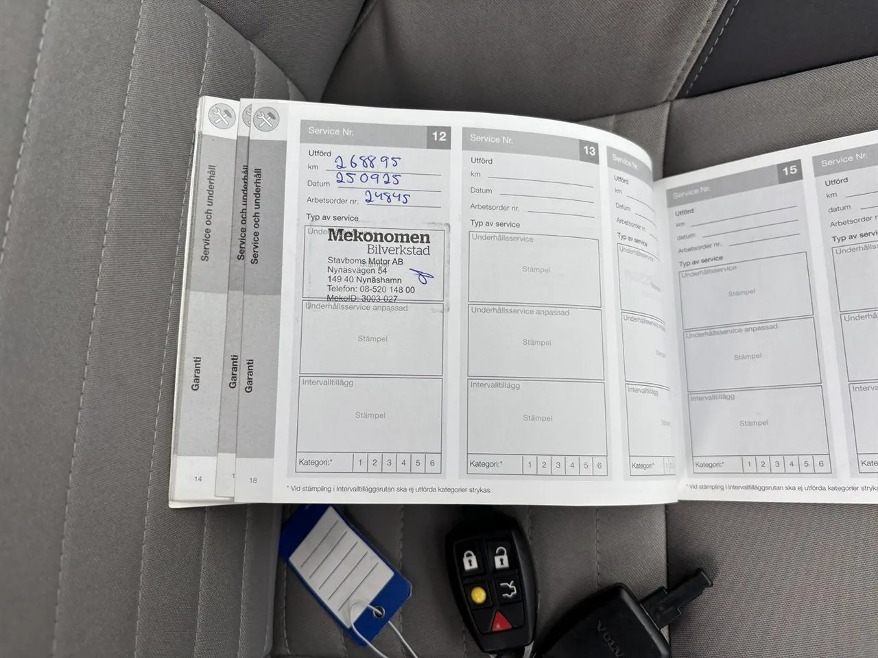 Vehicle image 16