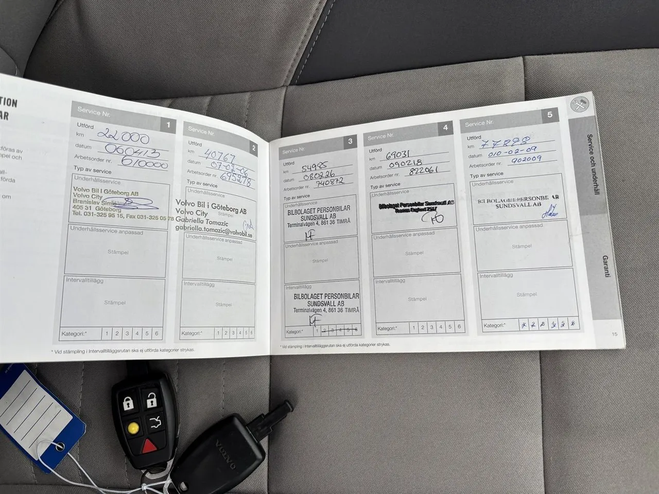 Vehicle image 14