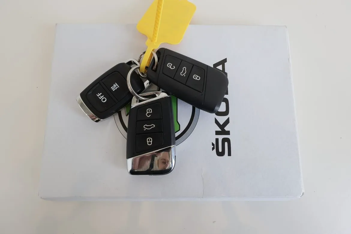 Vehicle image 30