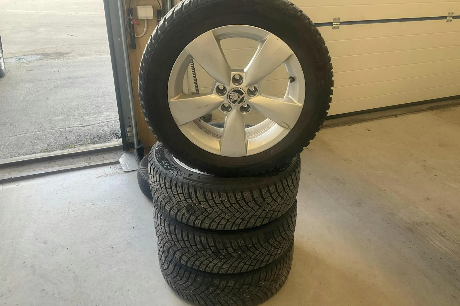 Vehicle image 20