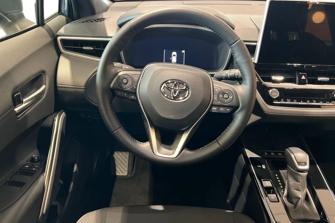 Vehicle image 10