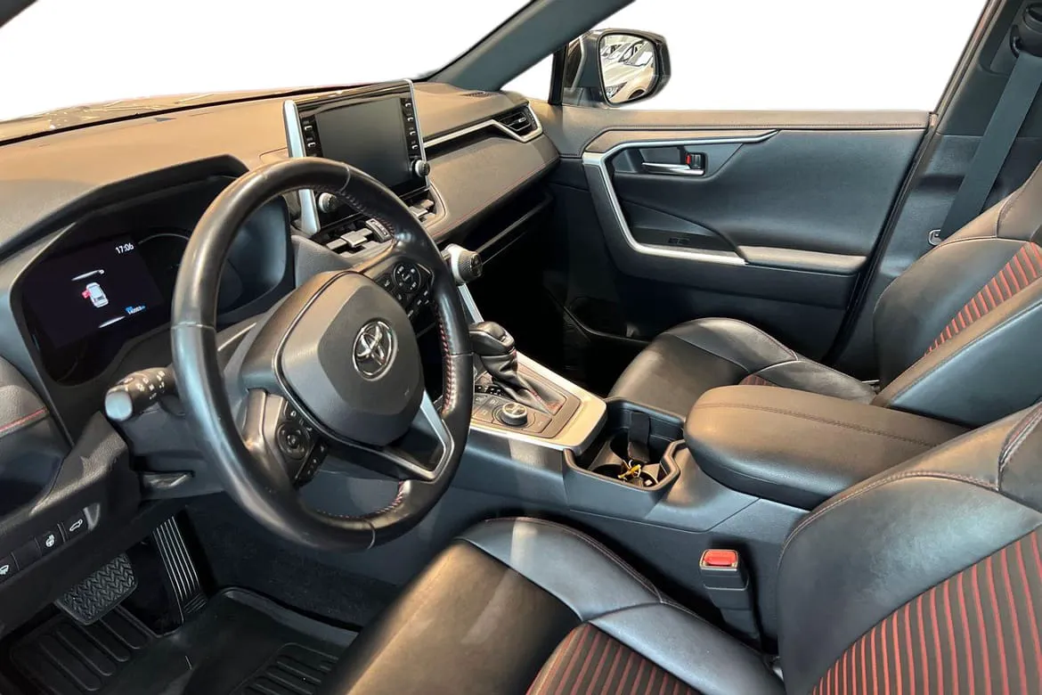 Vehicle image 13